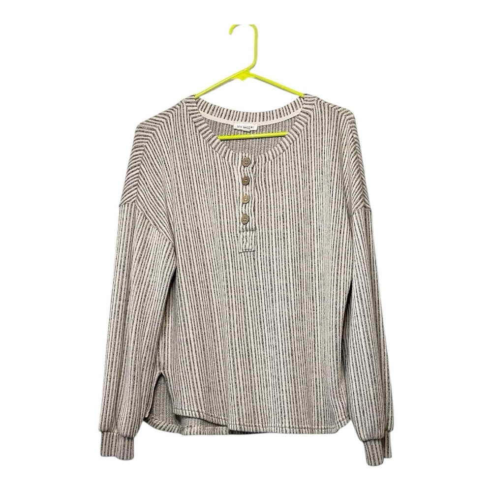 Women’s NWOT‎ Blu Pepper knit, large button, relaxed fit Henley, size medium